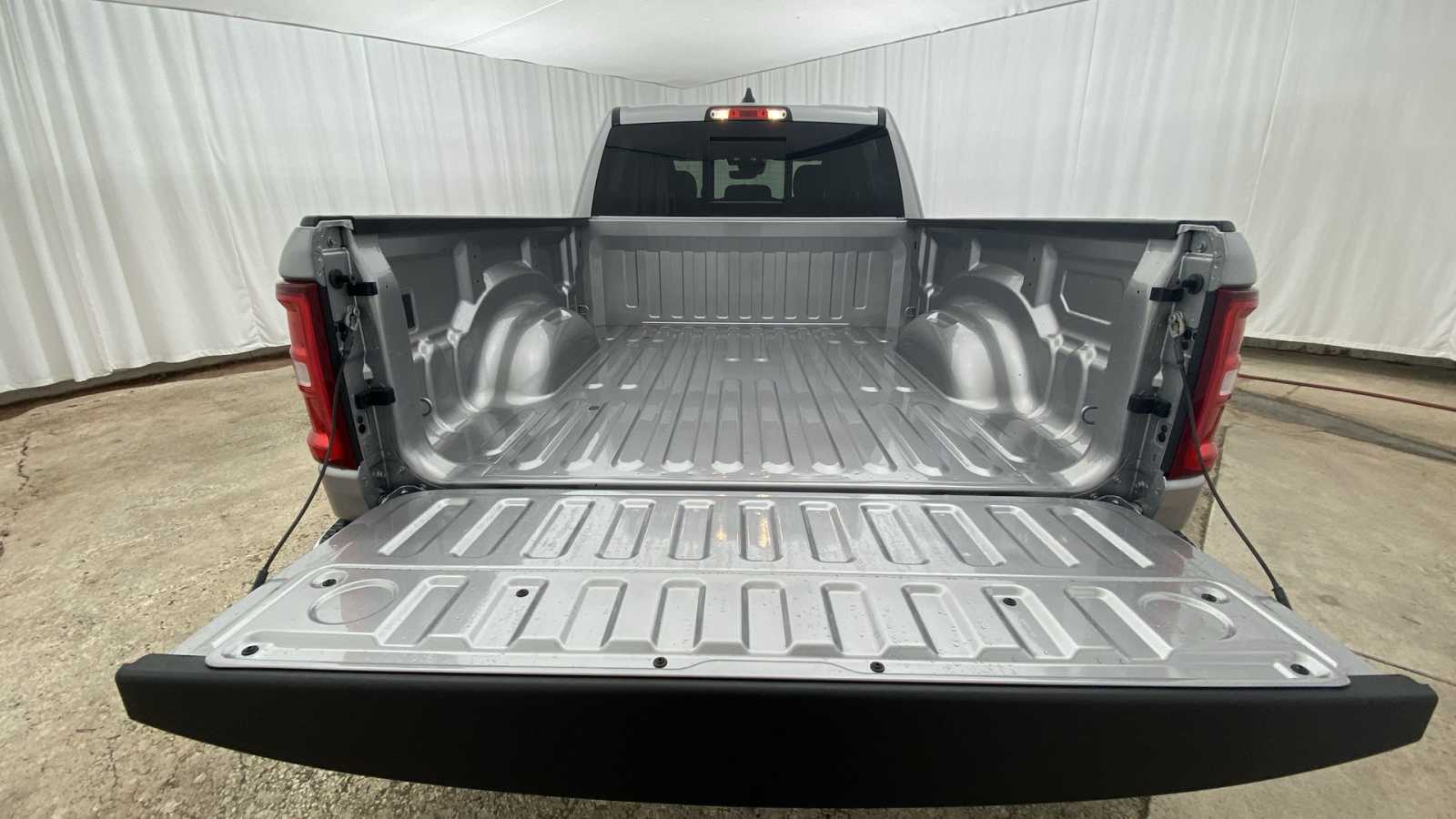 2025 Ram 1500 Big Horn 4x4 Crew Cab 64 Box 26