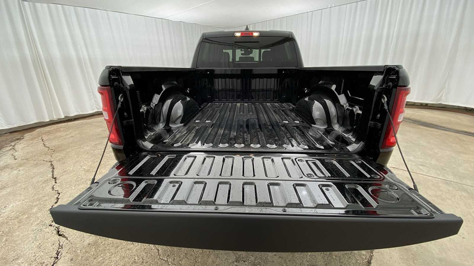 2025 Ram 1500 Laramie 4x4 Crew Cab 64 Box 32