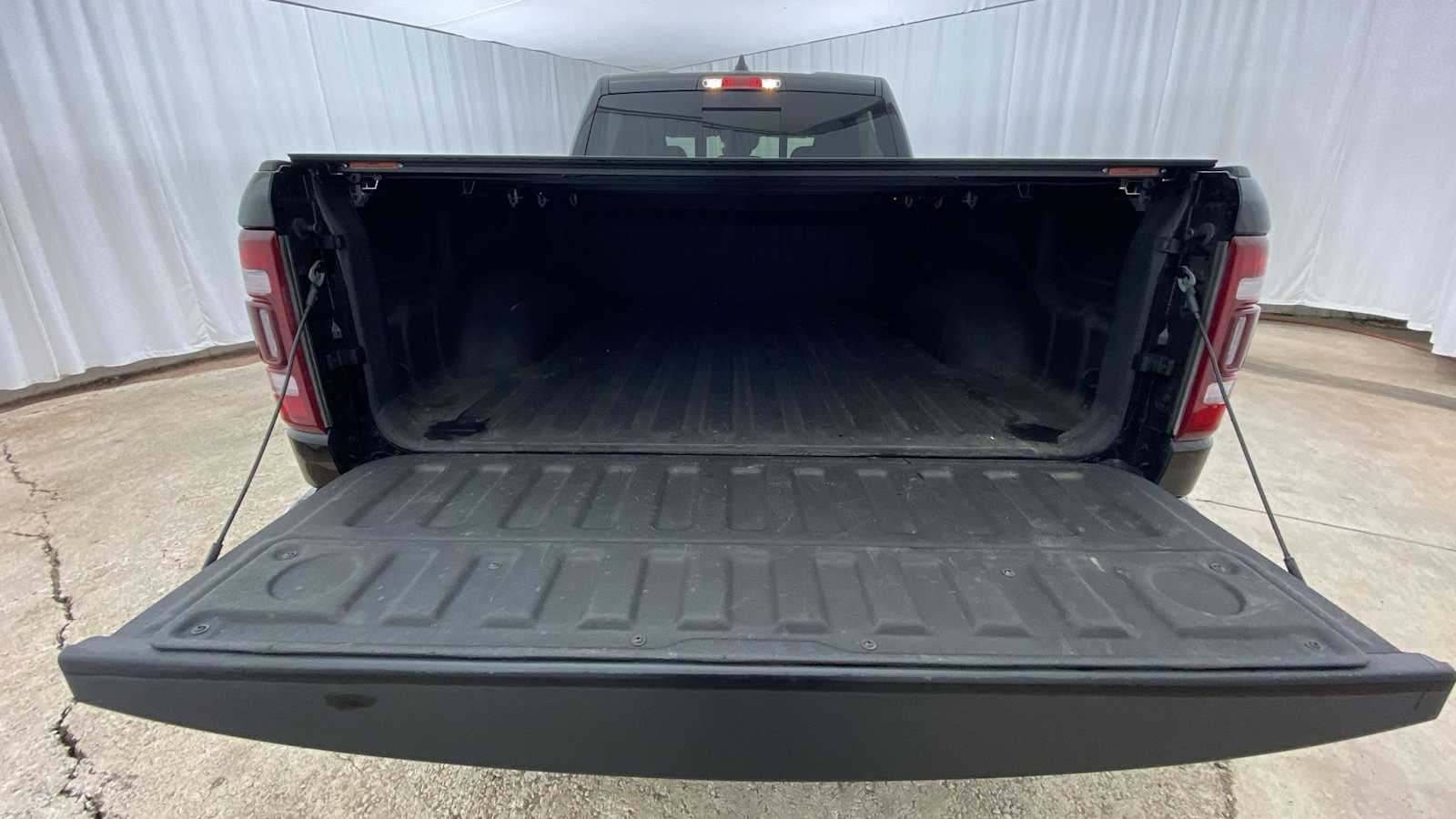 2019 Ram 1500 Longhorn 4x4 Crew Cab 64 Box 32