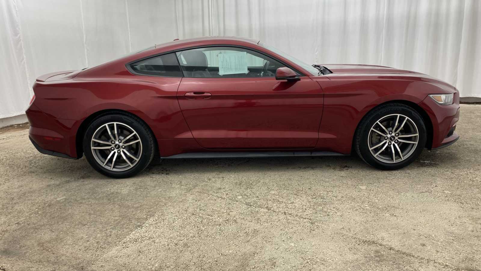 2015 Ford Mustang EcoBoost Premium 32