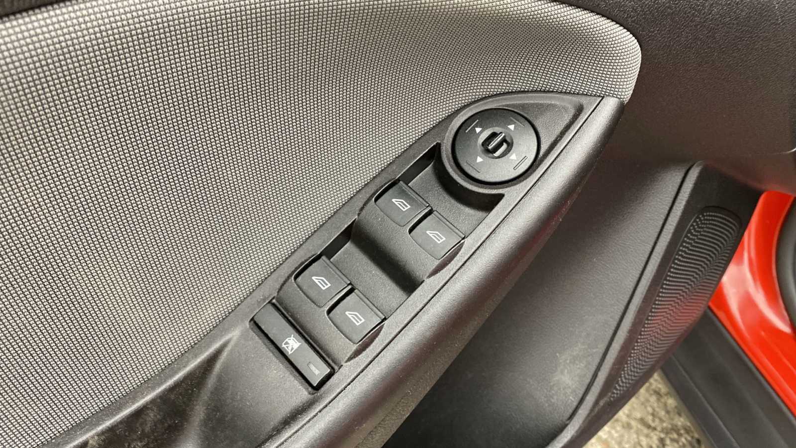 2014 Ford Focus SE 16