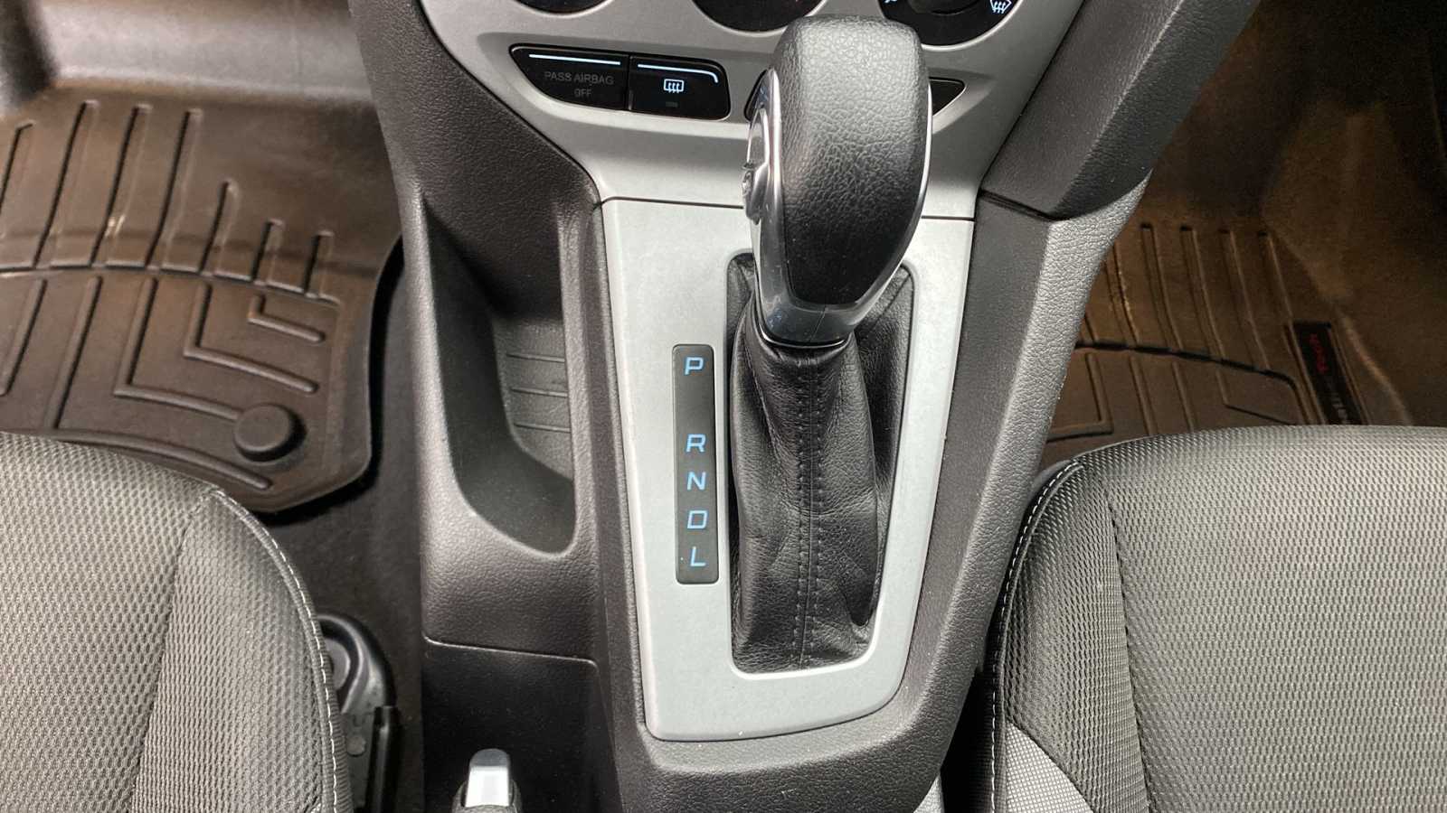 2014 Ford Focus SE 29