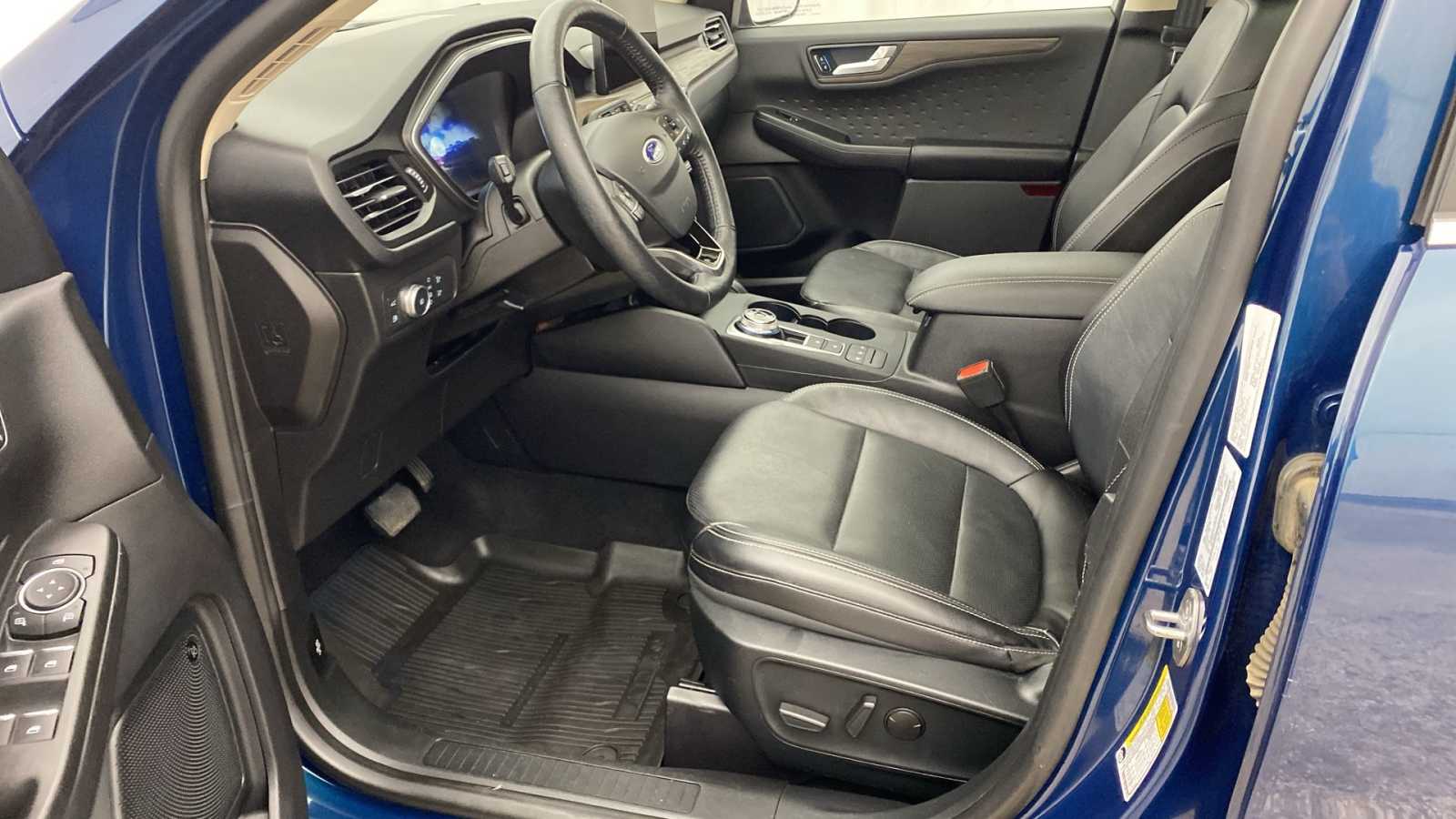 2020 Ford Escape Titanium Hybrid 2