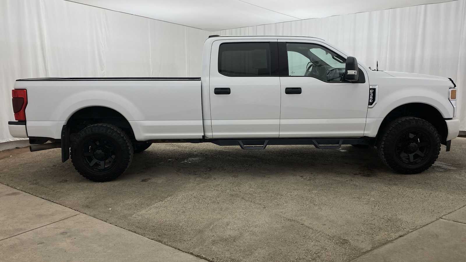 2022 Ford Super Duty F-350 SRW XLT 4WD Crew Cab 8 Box 33