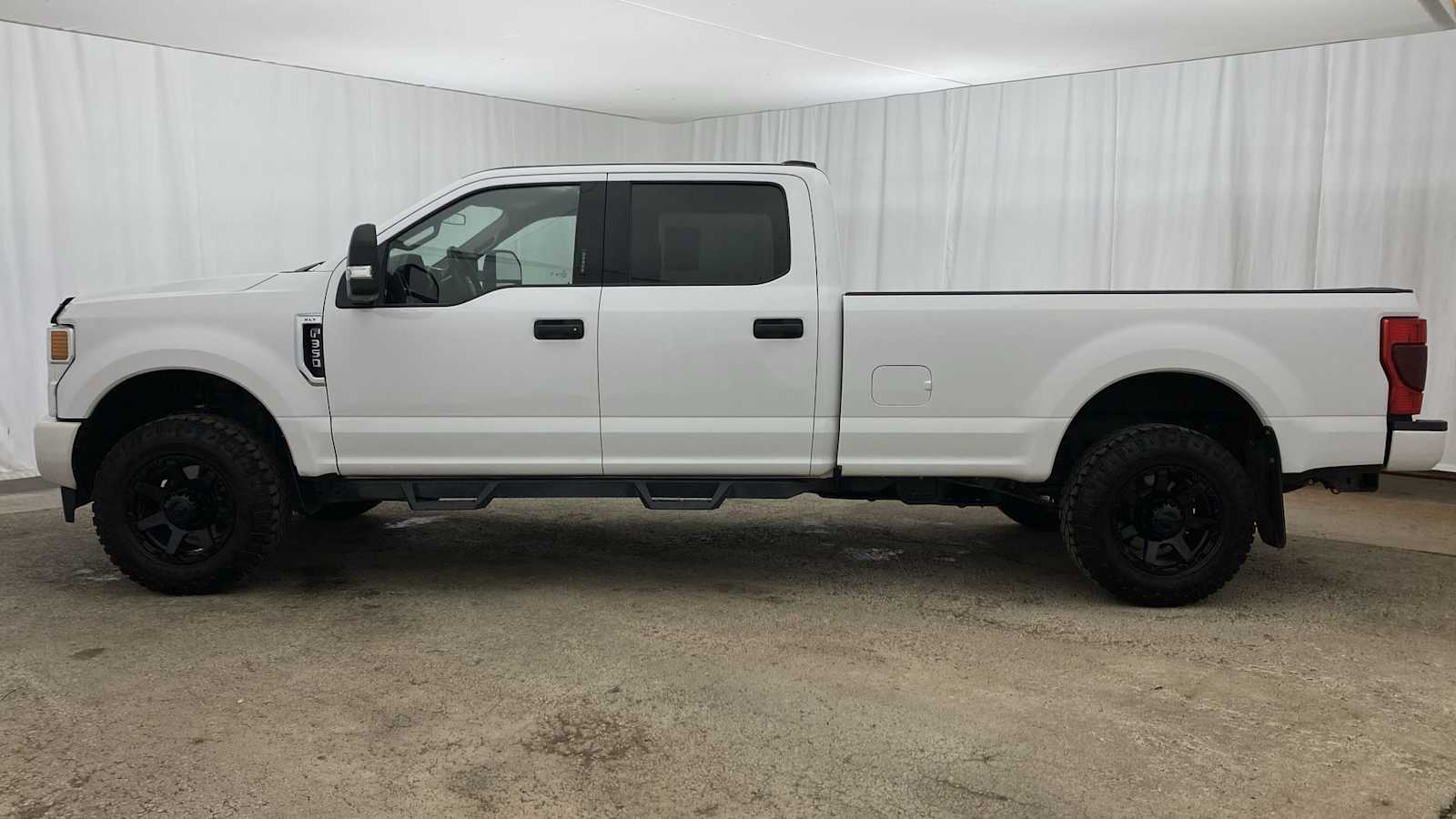 2022 Ford Super Duty F-350 SRW XLT 4WD Crew Cab 8 Box 29