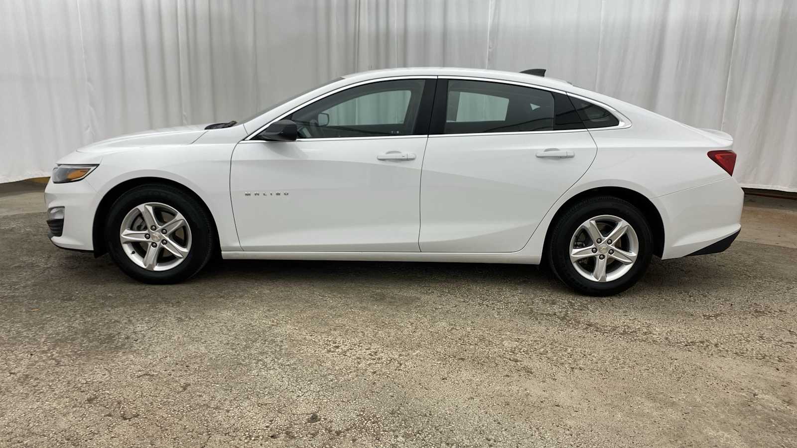 2023 Chevrolet Malibu LS 28