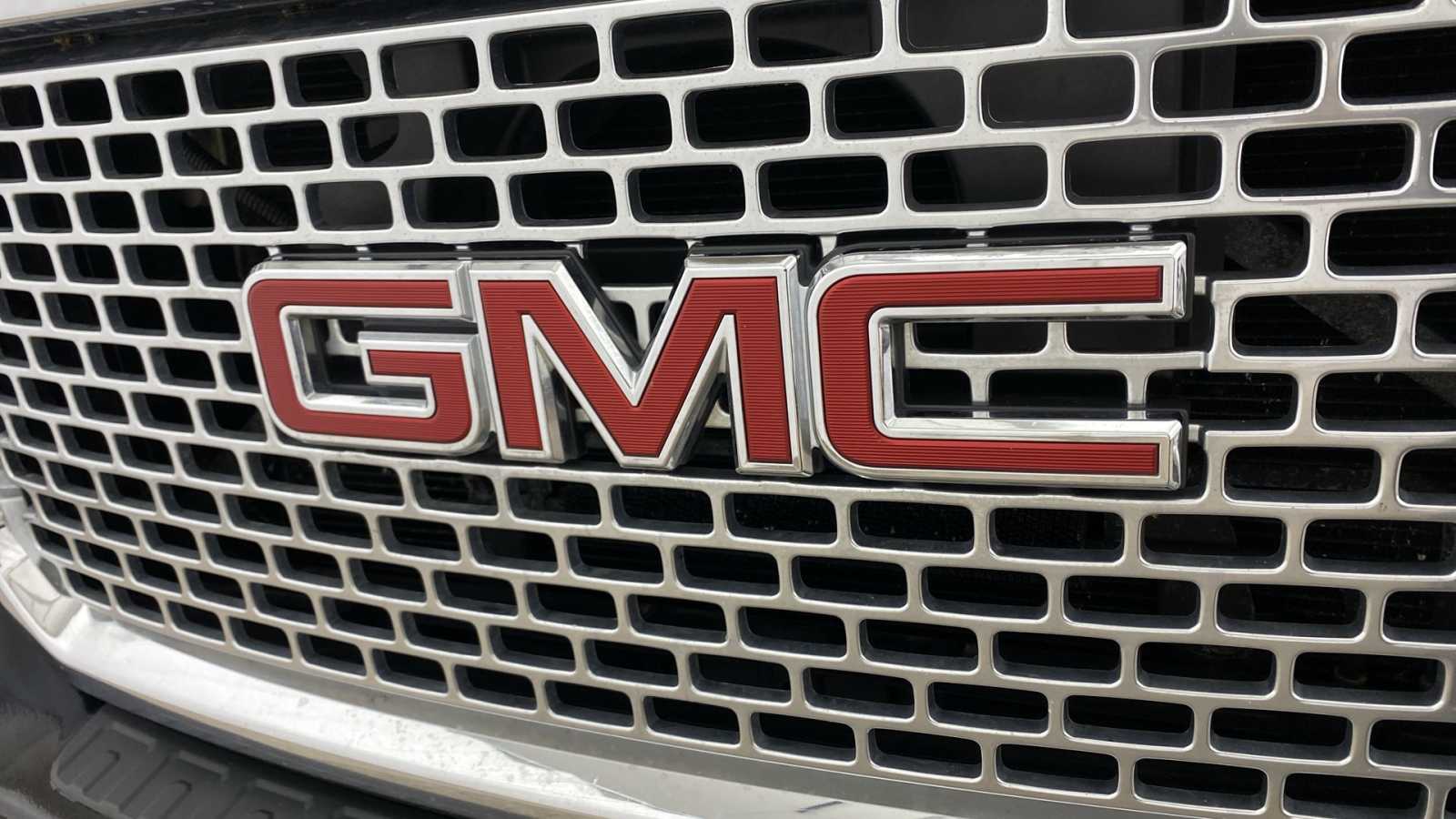2015 GMC Sierra 3500HD Denali 4WD Crew Cab 167.7 18