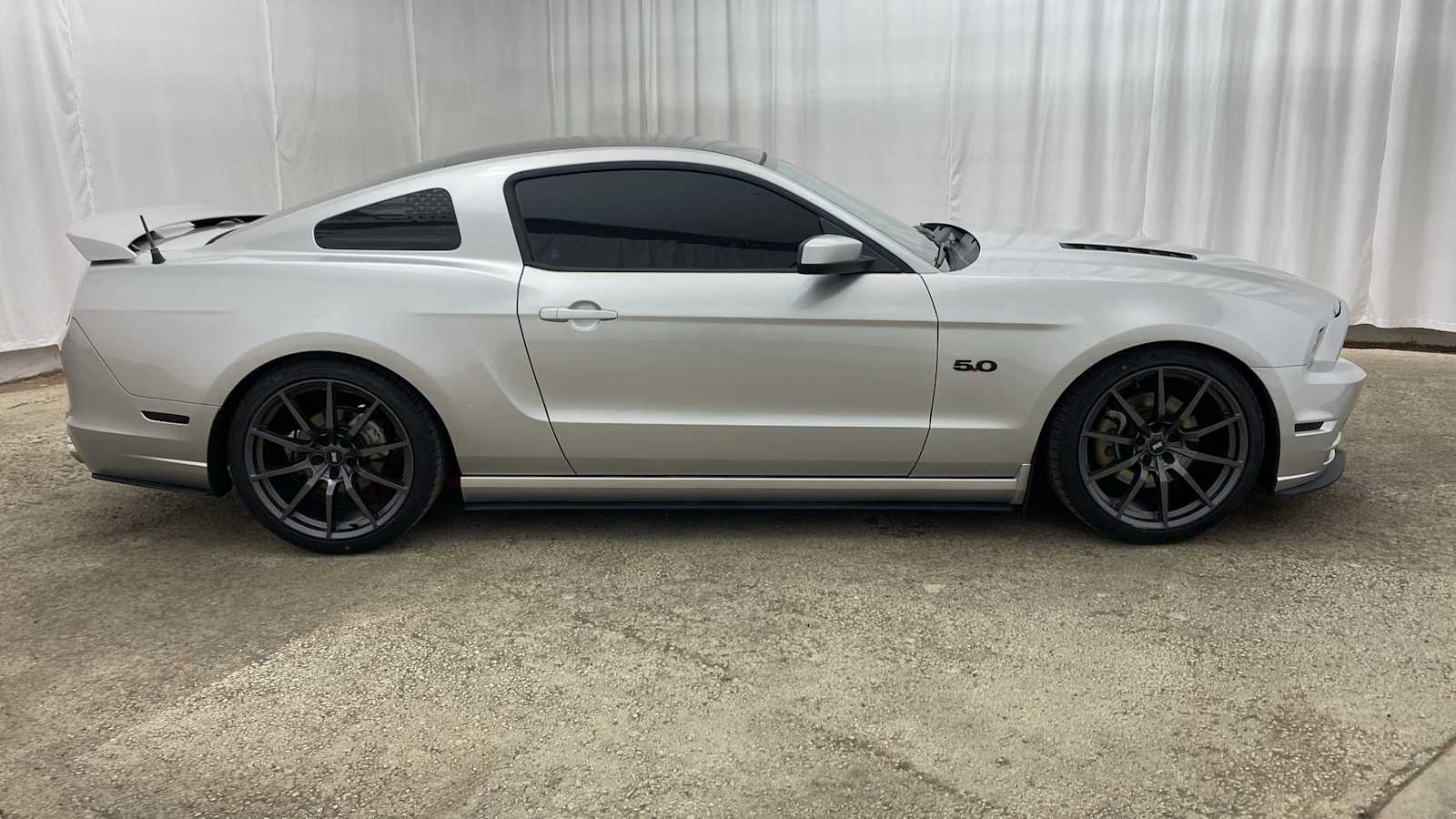 2014 Ford Mustang GT Premium 28