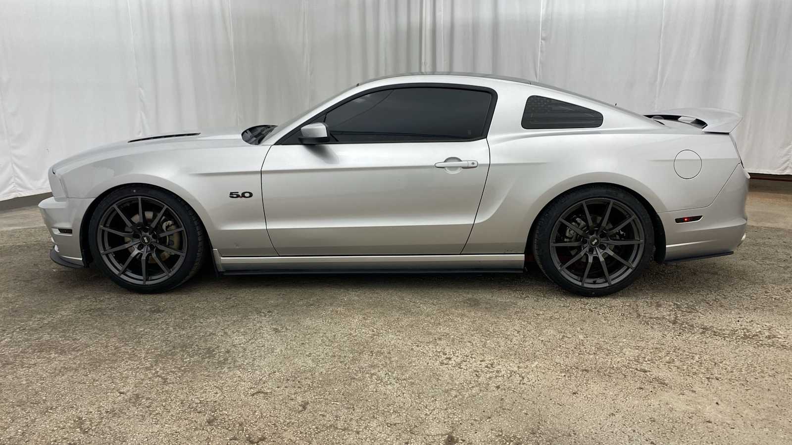 2014 Ford Mustang GT Premium 24