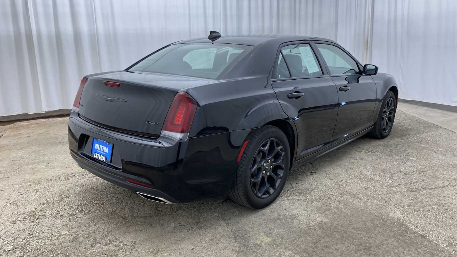 2022 Chrysler 300 Touring L 31