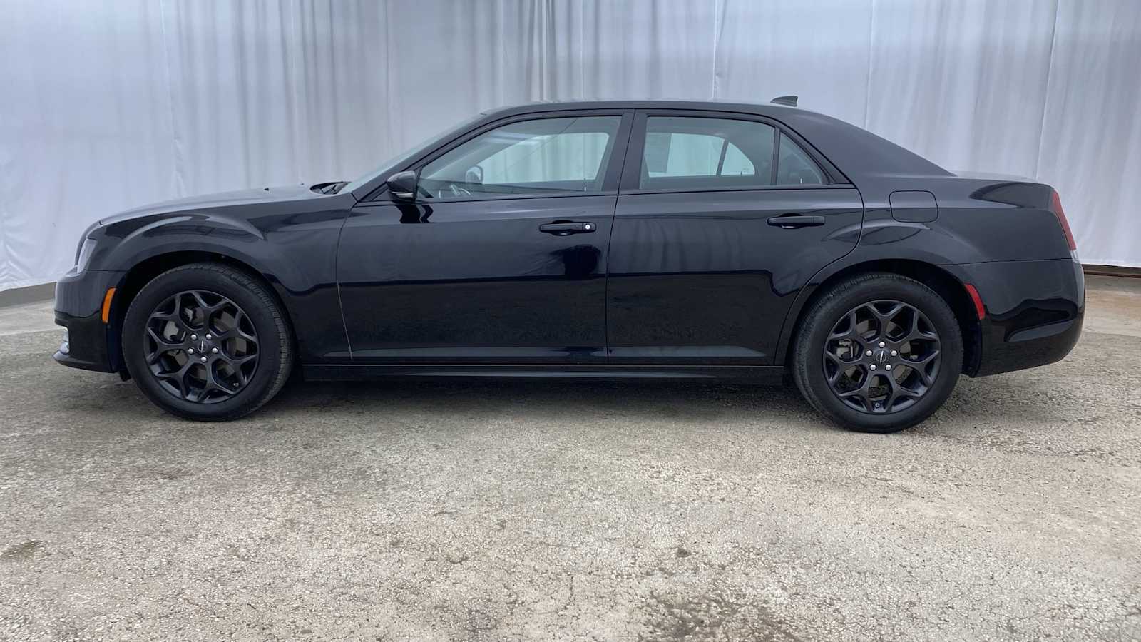 2022 Chrysler 300 Touring L 28