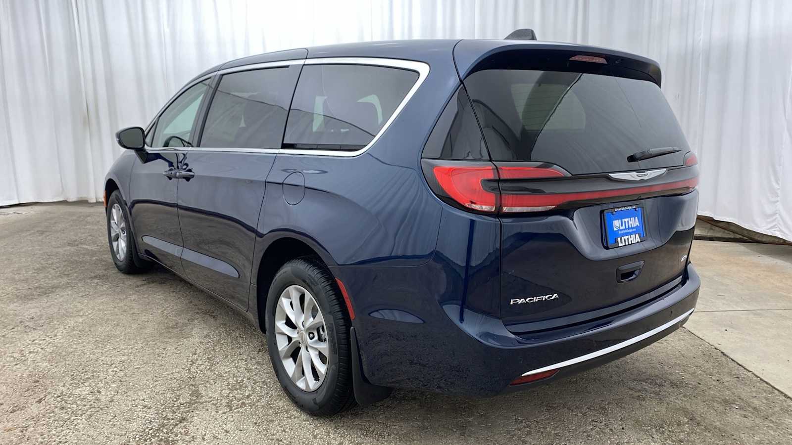 2024 Chrysler Pacifica Touring L 34