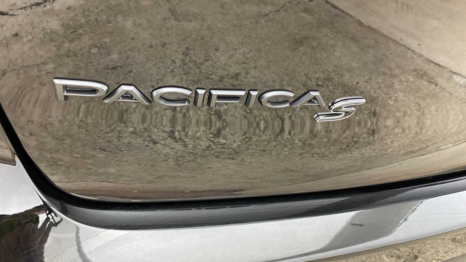 2024 Chrysler Pacifica Touring L 41