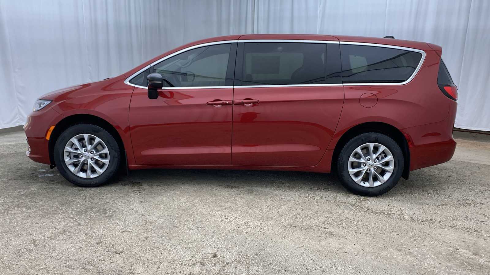 2024 Chrysler Pacifica Touring L 33