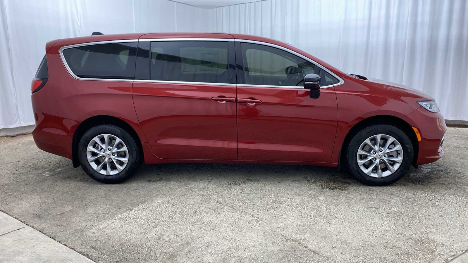 2024 Chrysler Pacifica Touring L 37