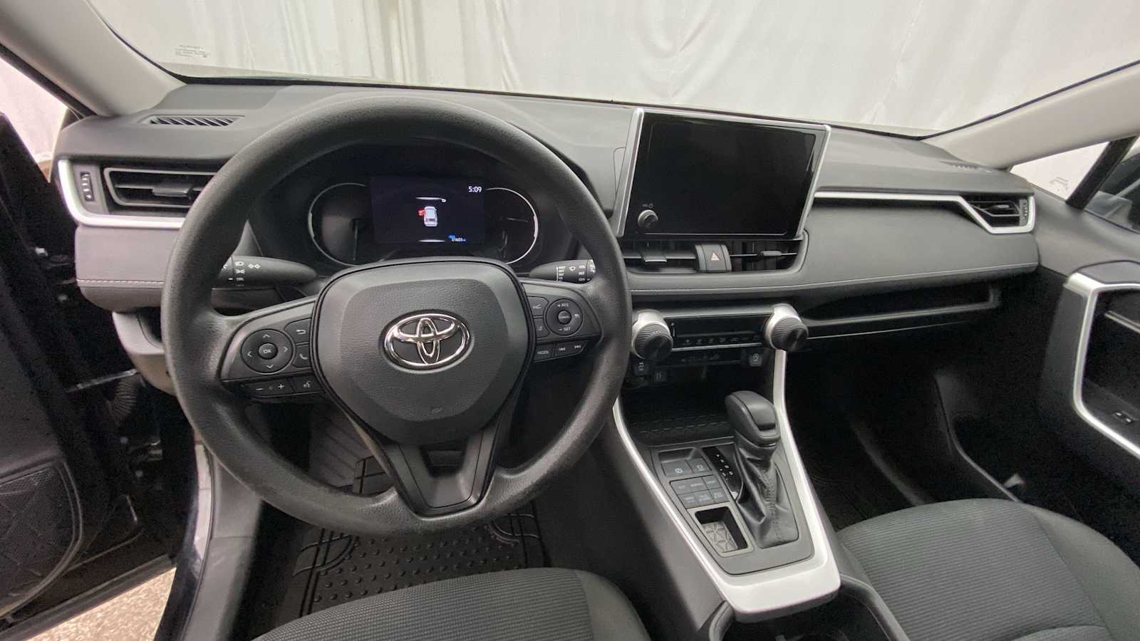 2023 Toyota RAV4 LE 3