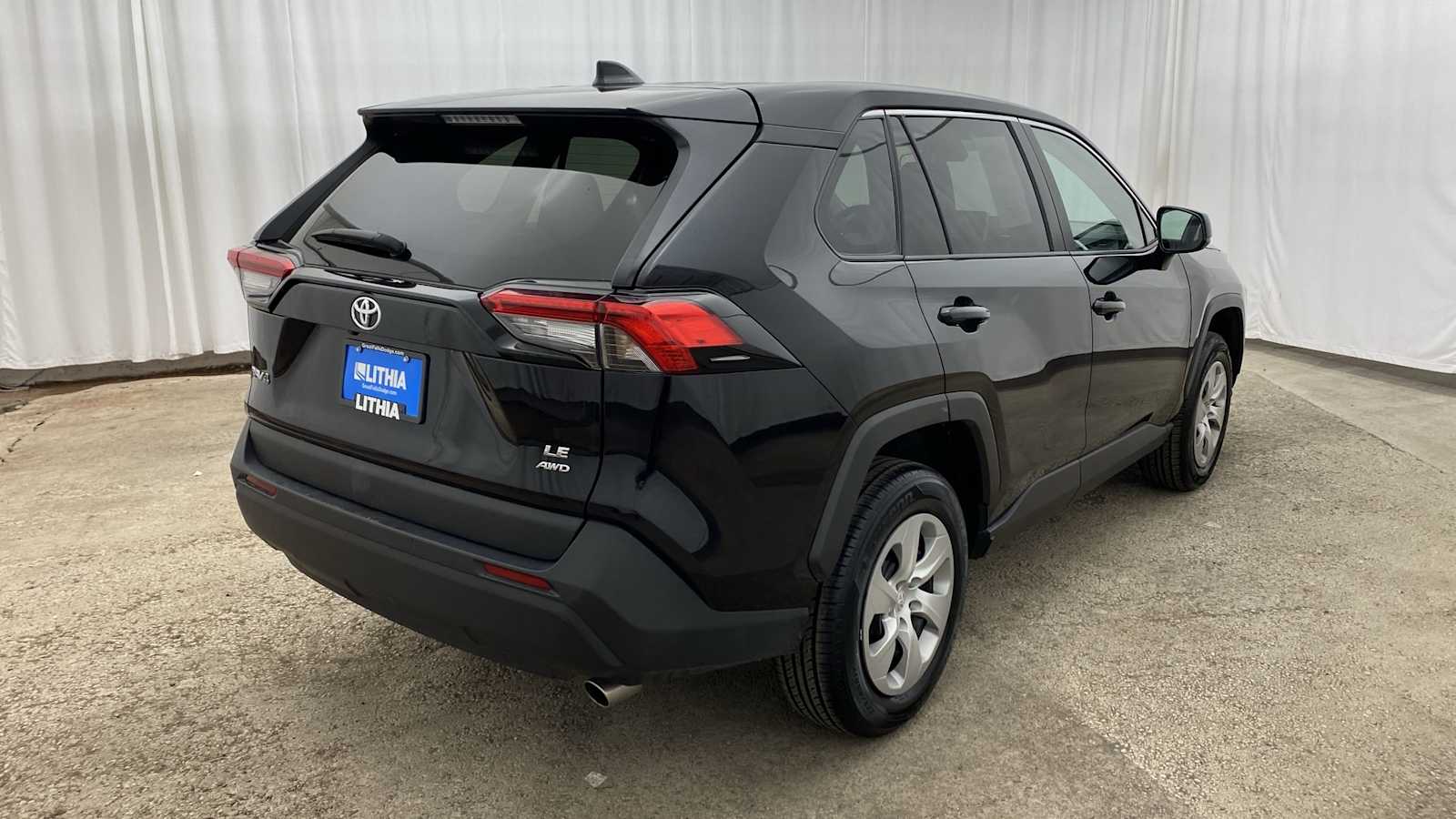 2023 Toyota RAV4 LE 31