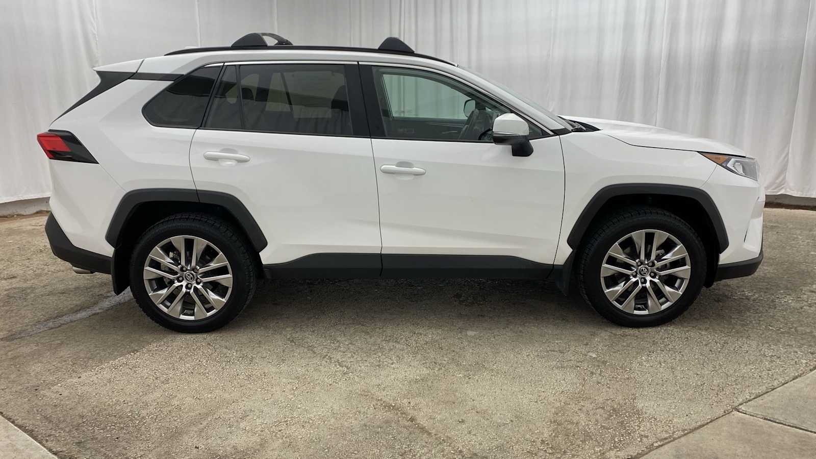 2019 Toyota RAV4 XLE 35