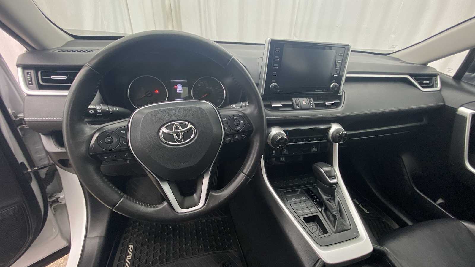 2019 Toyota RAV4 XLE 3