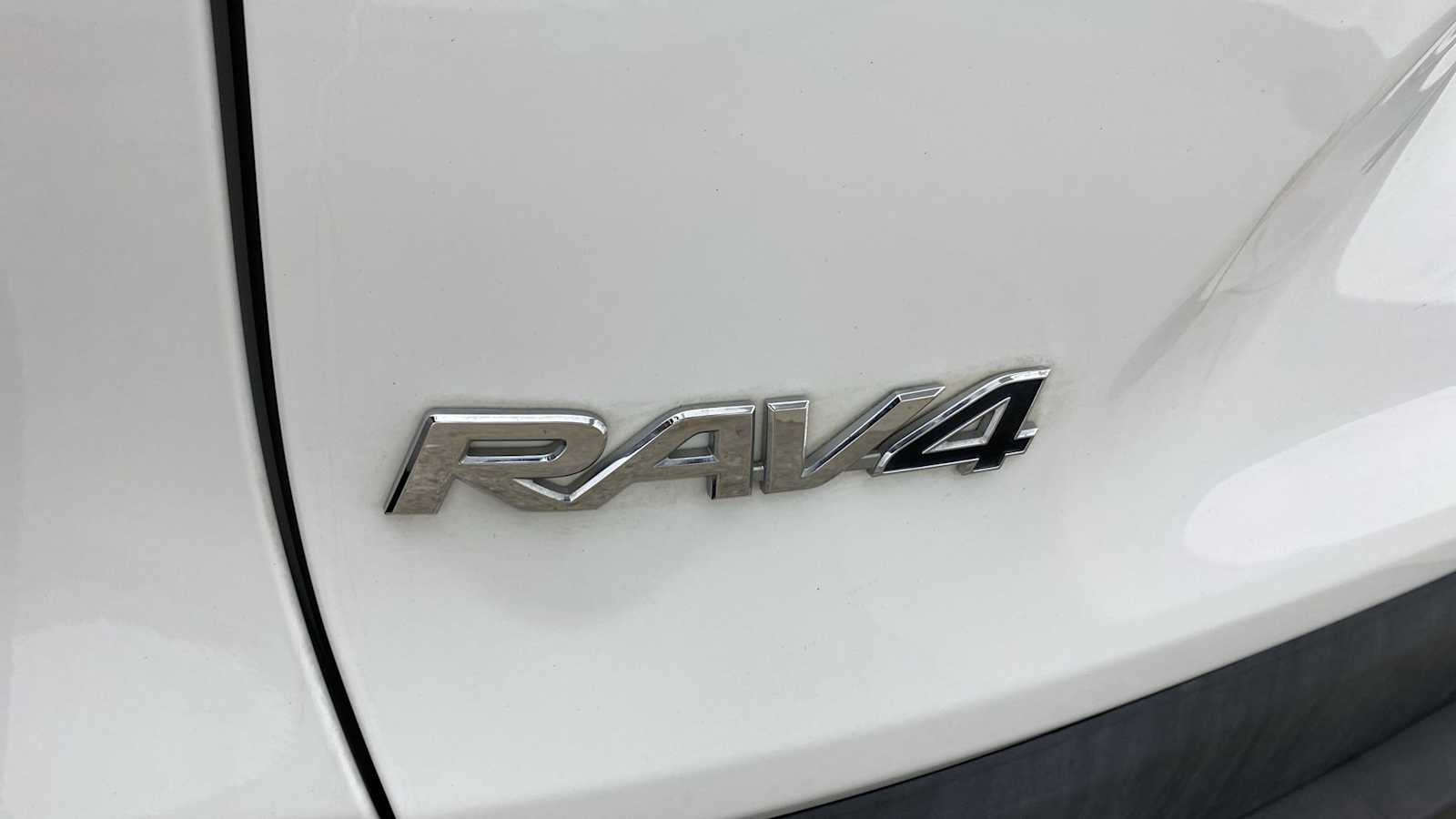 2019 Toyota RAV4 XLE 40