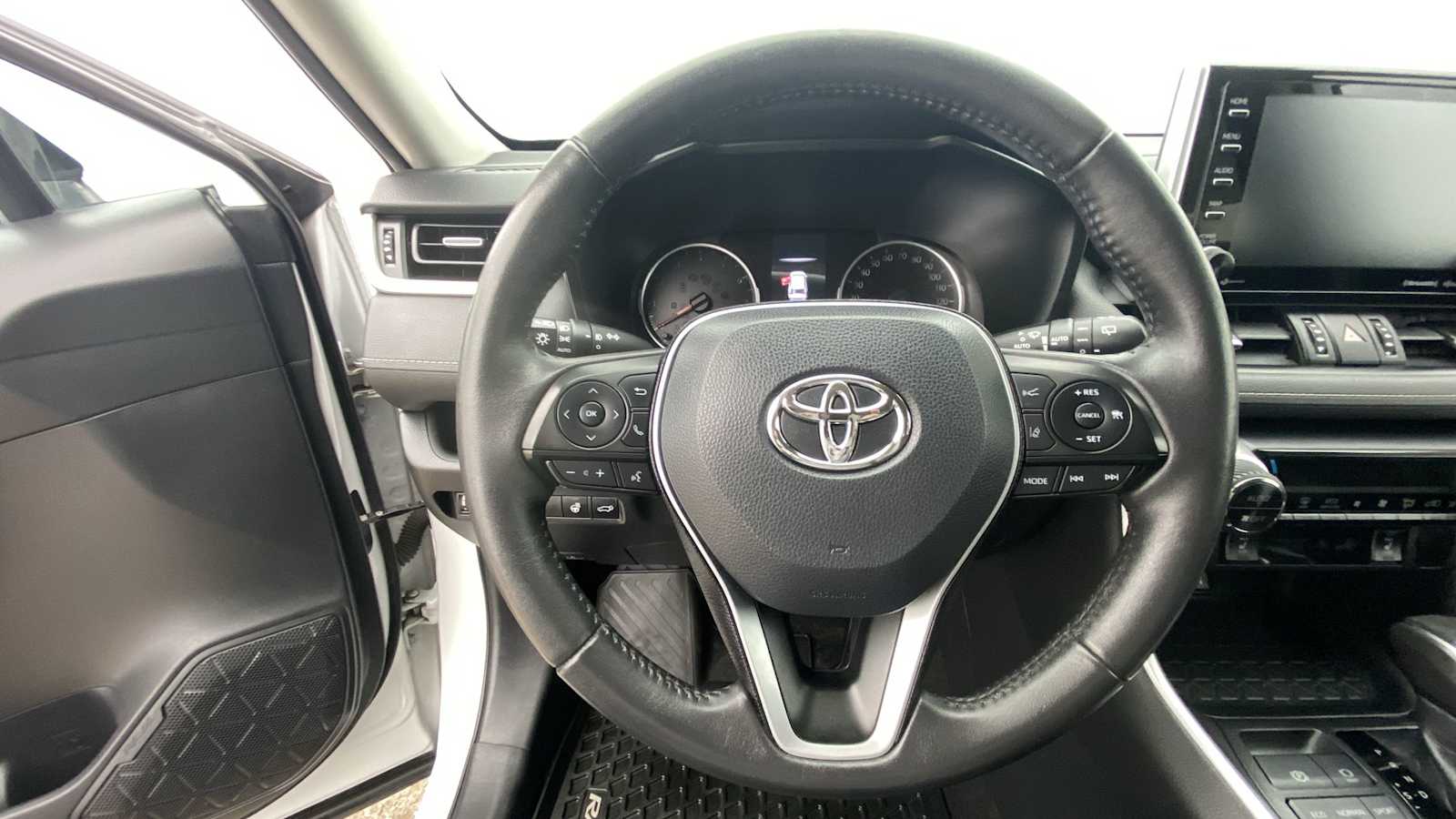 2019 Toyota RAV4 XLE 12