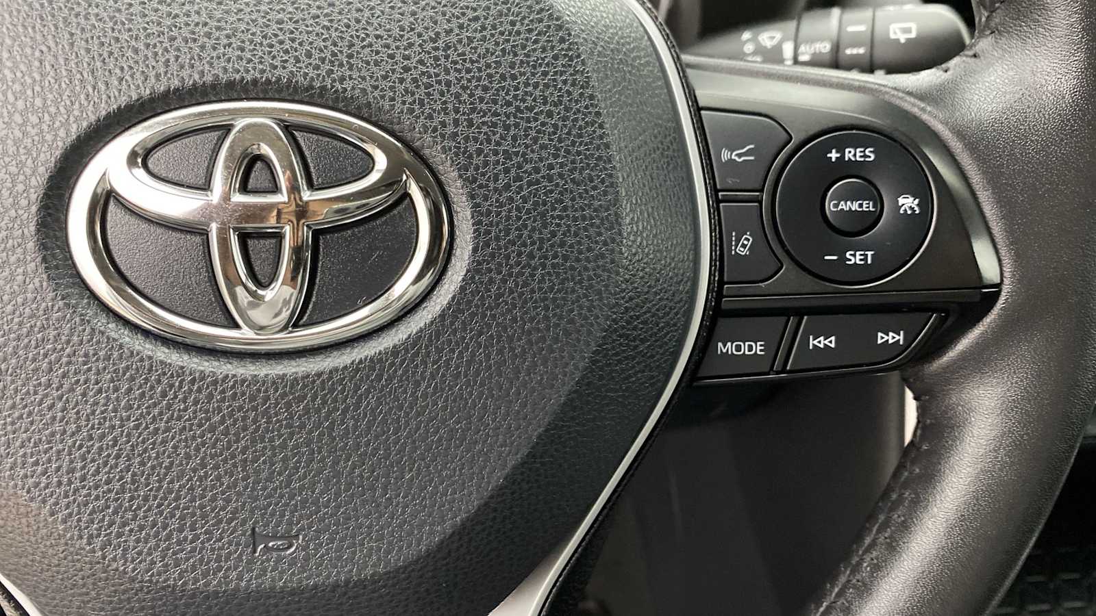 2019 Toyota RAV4 XLE 14