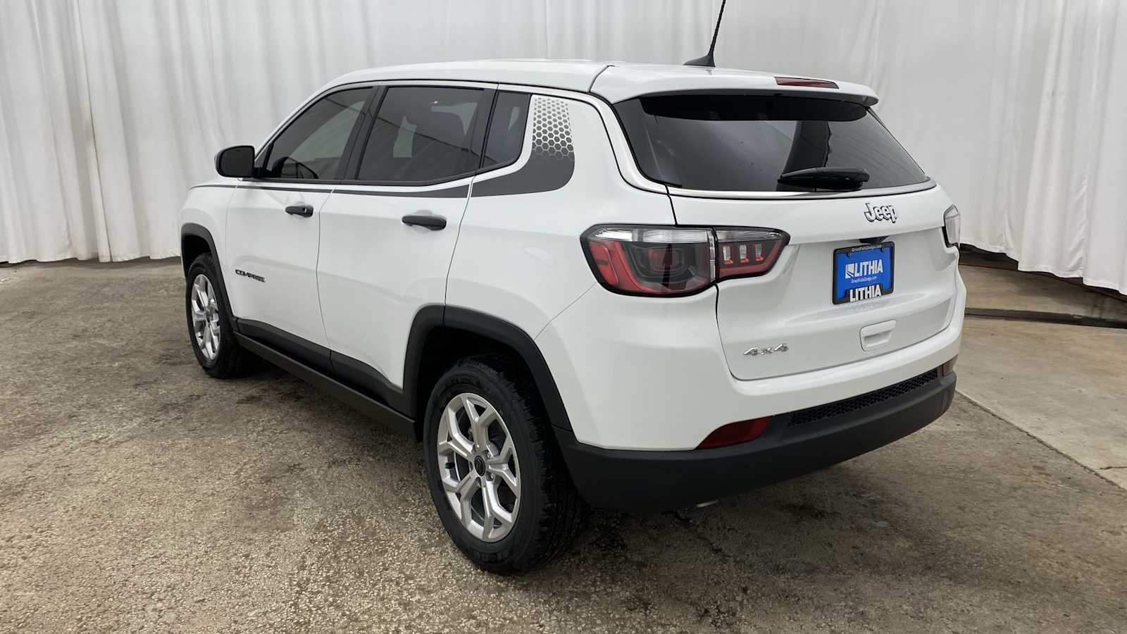 2025 Jeep Compass Sport 29