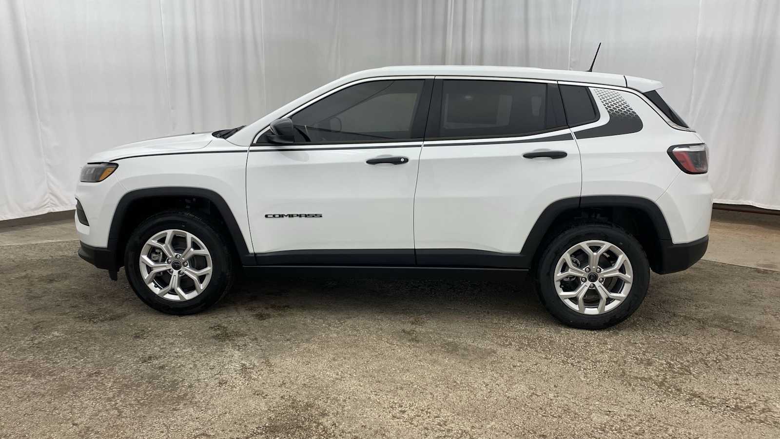 2025 Jeep Compass Sport 28