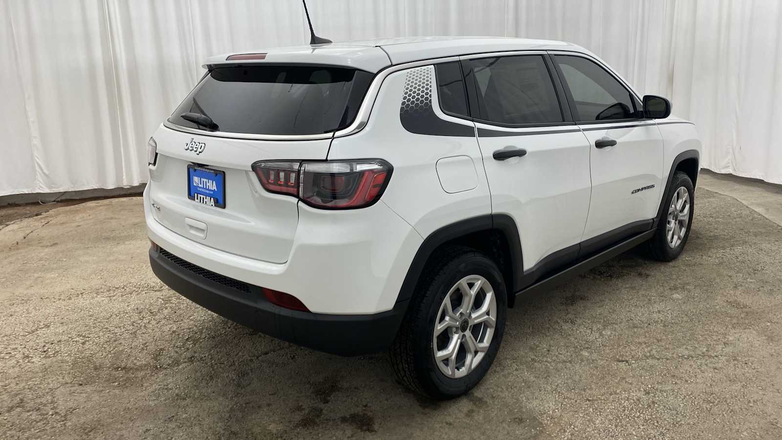 2025 Jeep Compass Sport 31