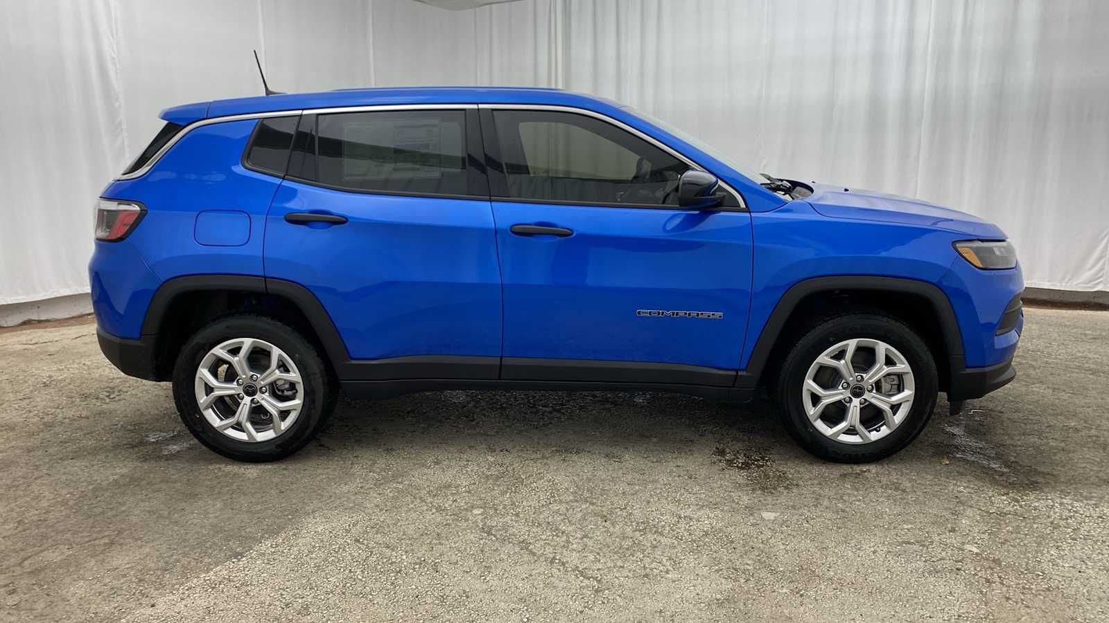 2025 Jeep Compass Sport 32