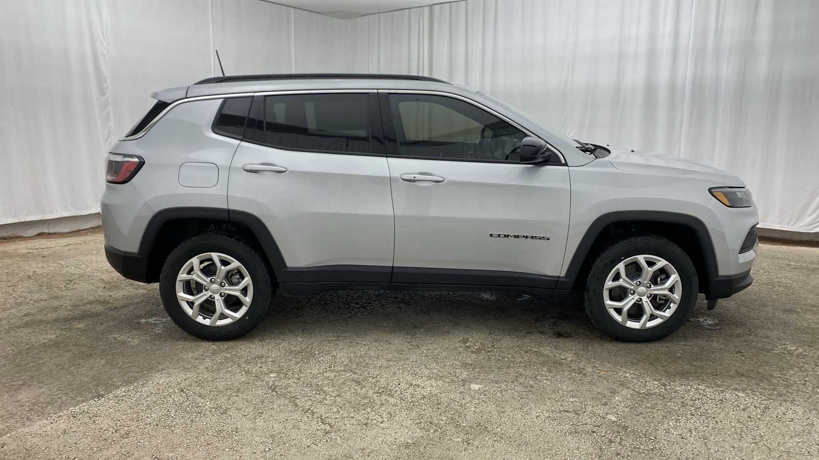 2024 Jeep Compass Latitude 33