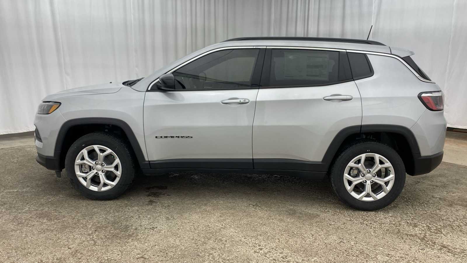 2024 Jeep Compass Latitude 29