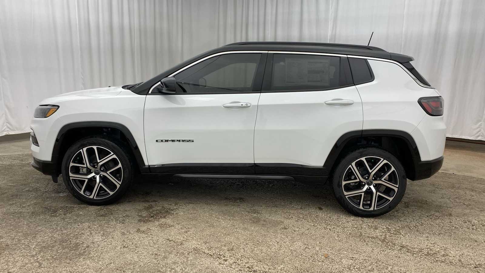 2025 Jeep Compass Limited 30