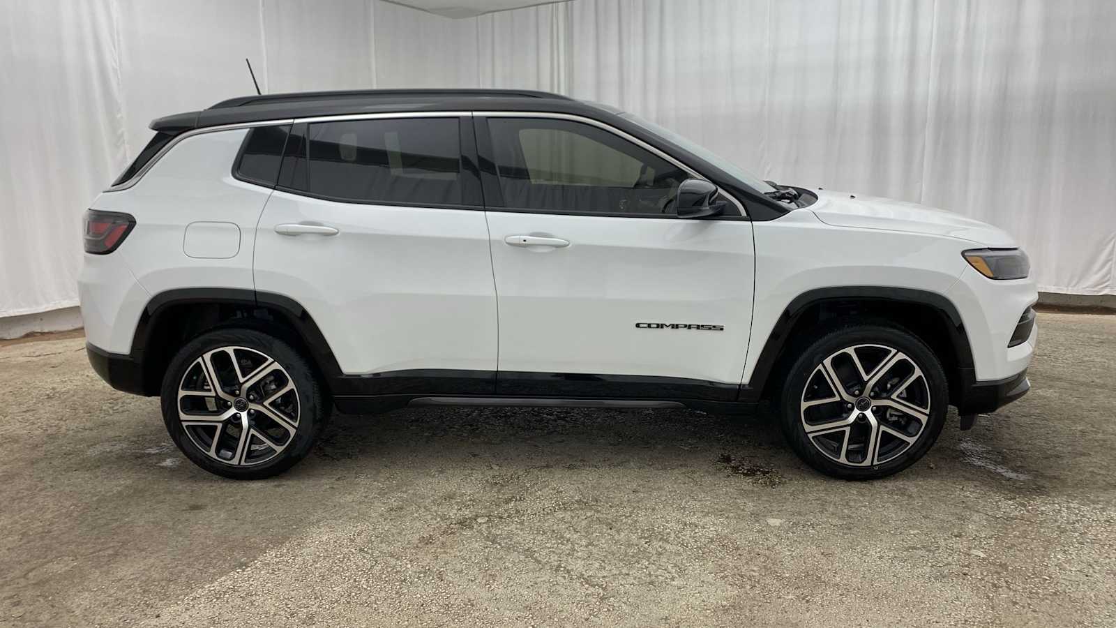 2025 Jeep Compass Limited 34