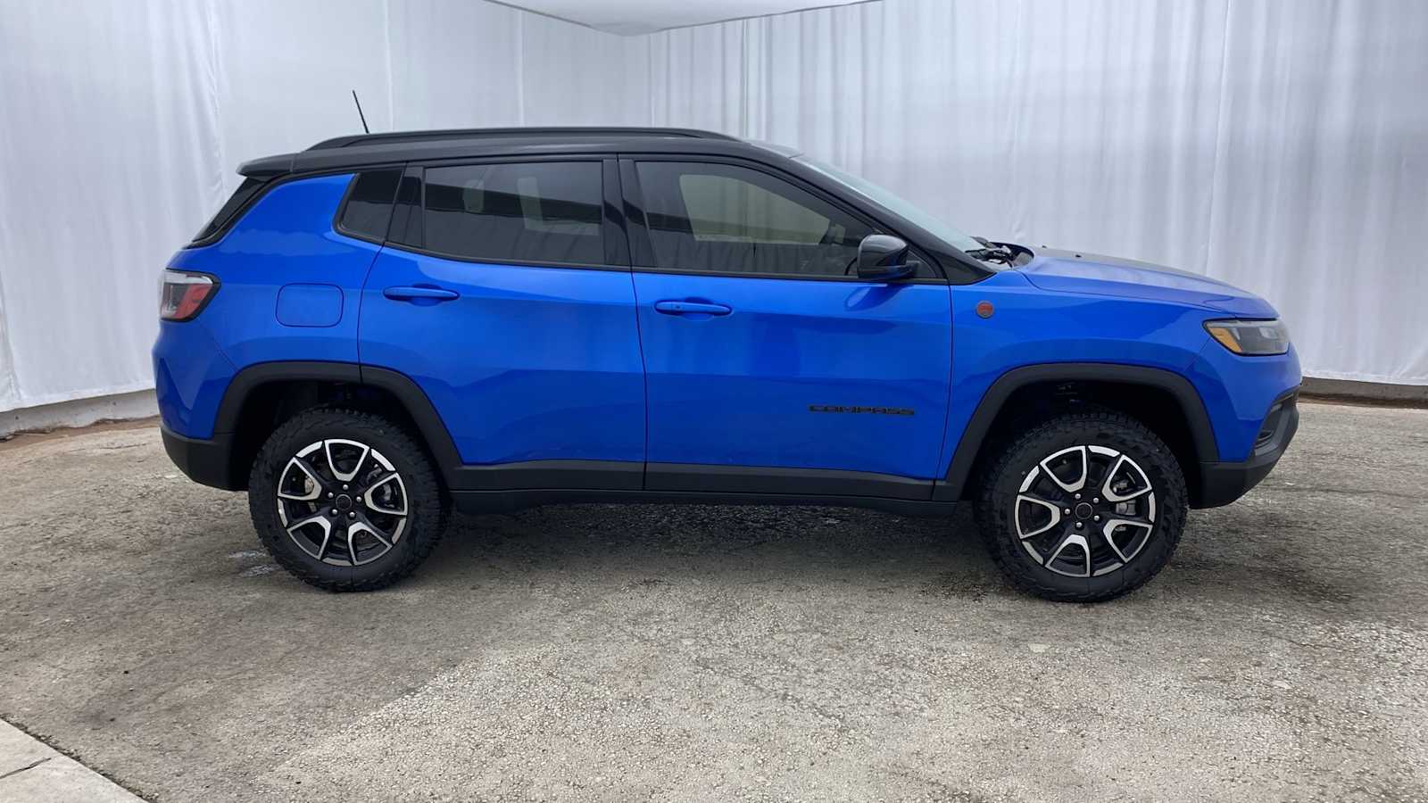 2025 Jeep Compass Trailhawk 33