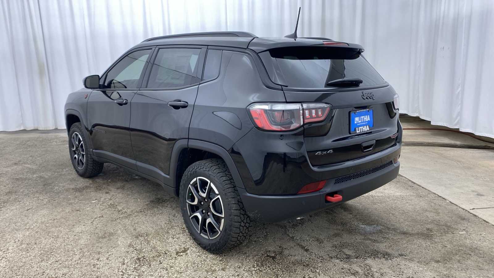 2024 Jeep Compass Trailhawk 30