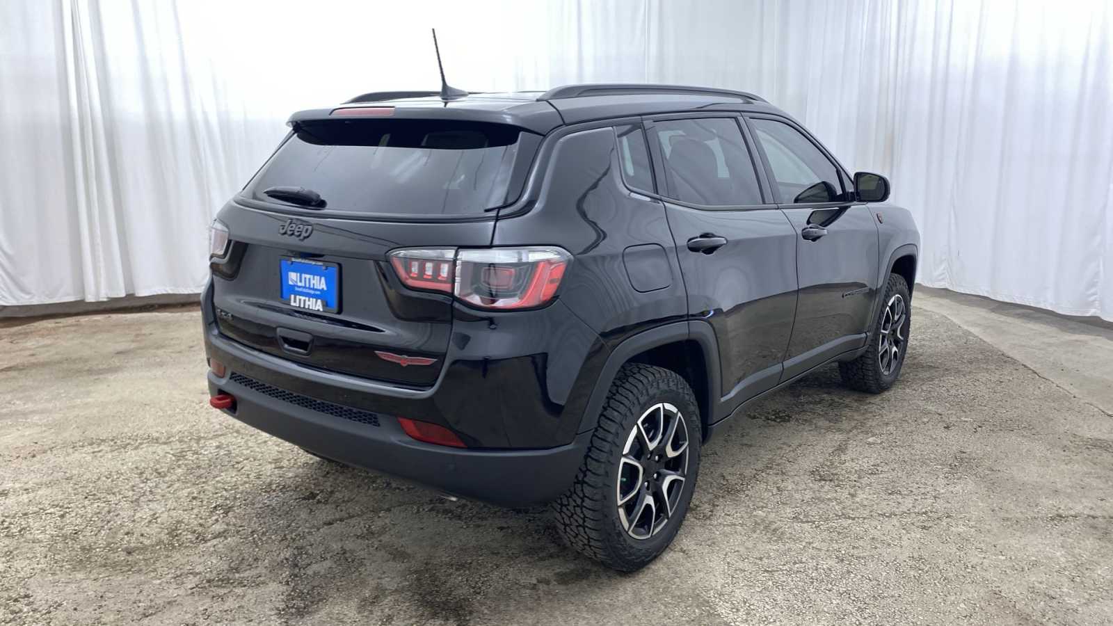 2024 Jeep Compass Trailhawk 32