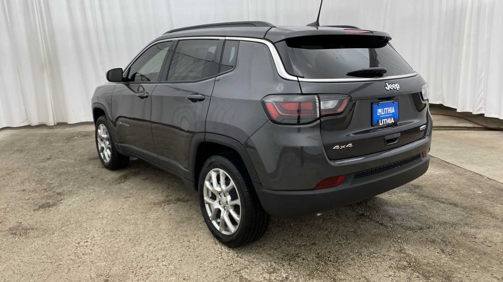 2024 Jeep Compass Latitude Lux 33