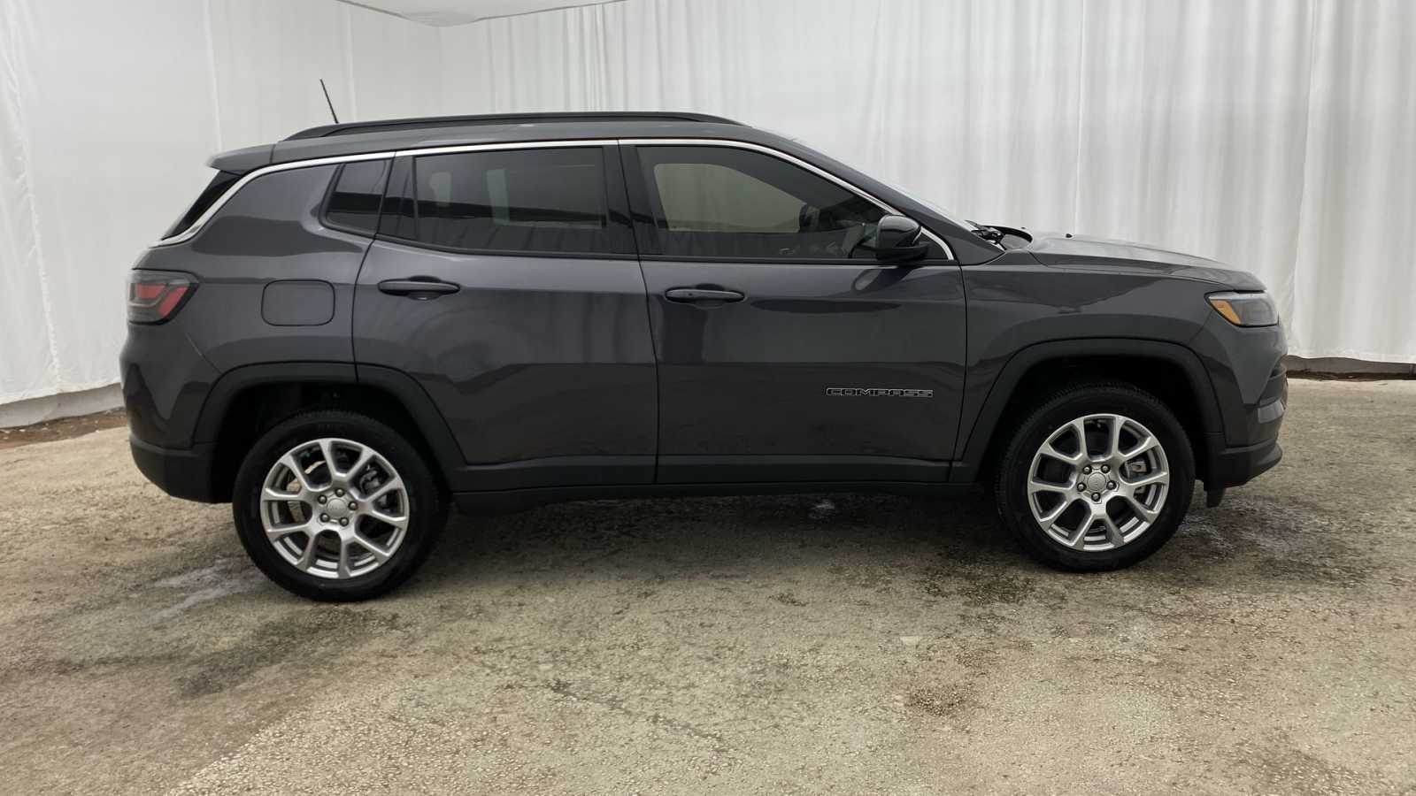 2024 Jeep Compass Latitude Lux 36