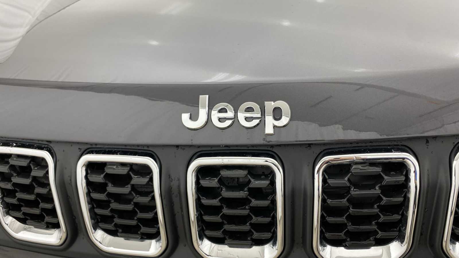 2024 Jeep Compass Latitude Lux 40