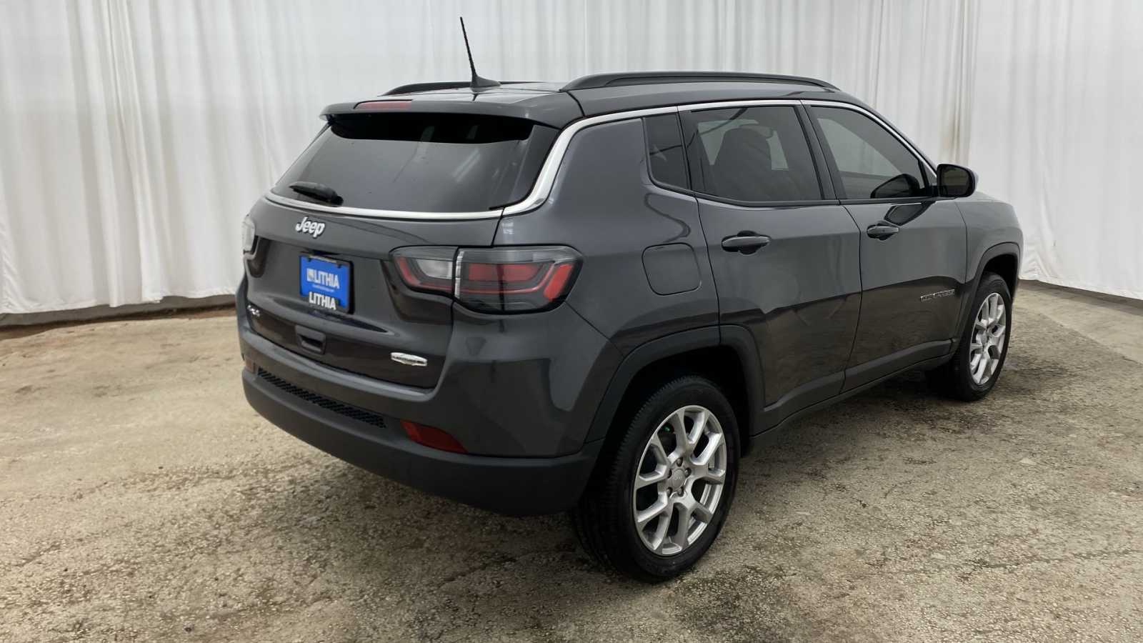 2024 Jeep Compass Latitude Lux 35