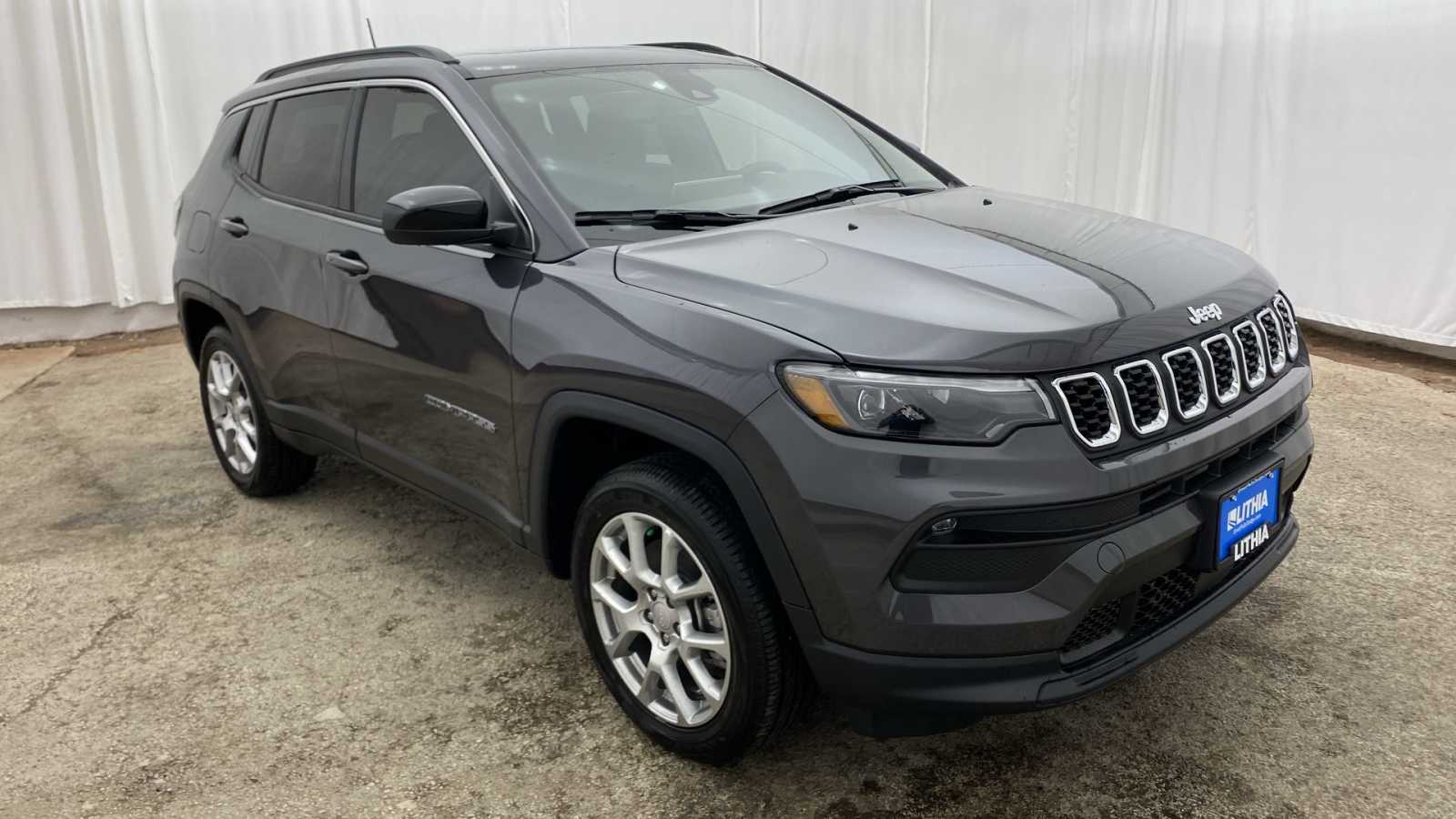 2024 Jeep Compass Latitude Lux 37