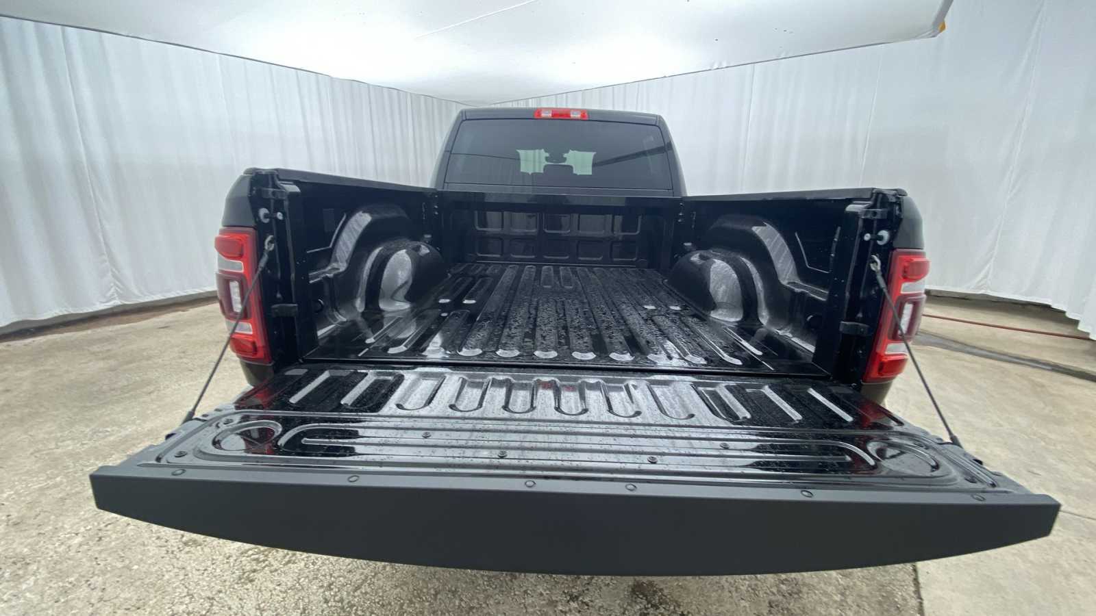 2024 Ram 3500 Big Horn 4x4 Crew Cab 64 Box 29