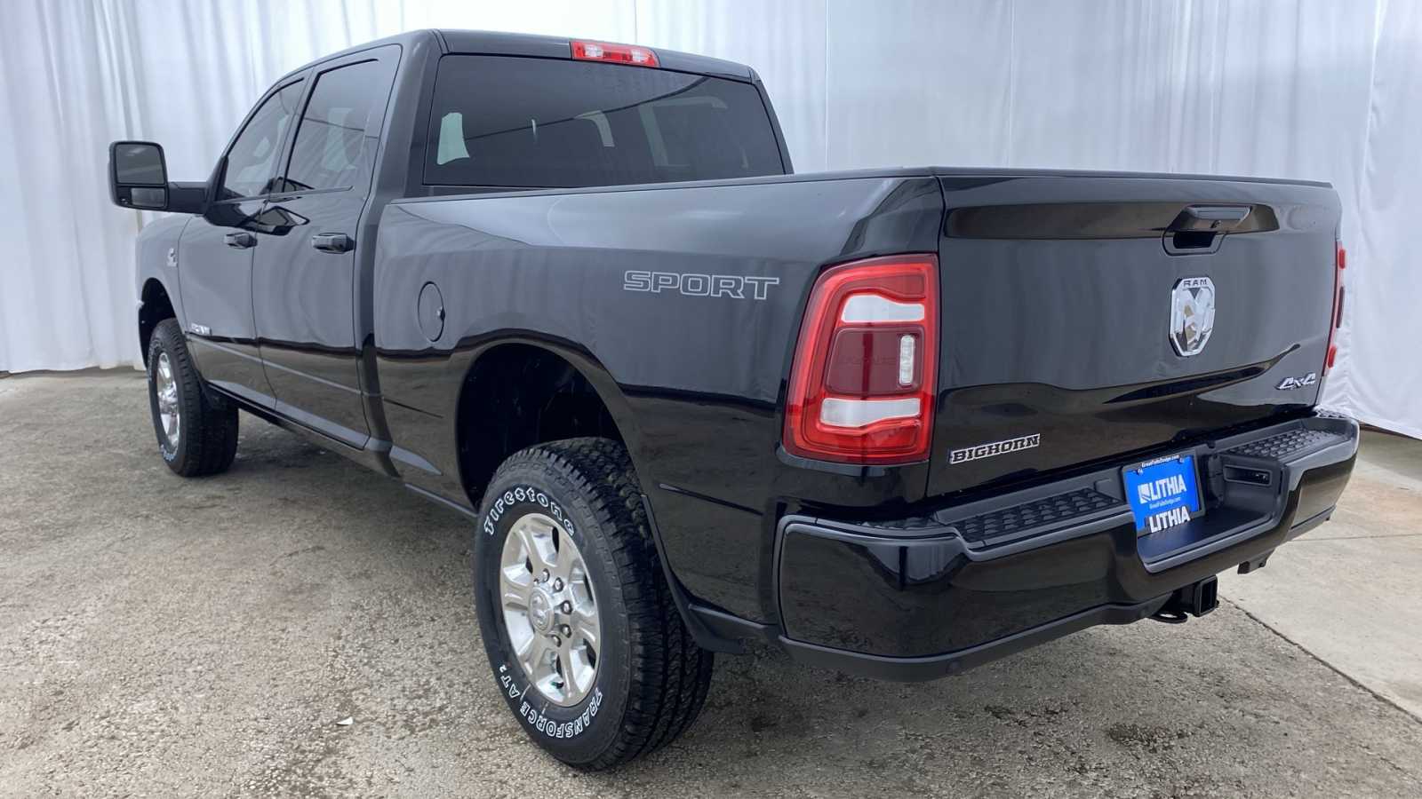 2024 Ram 3500 Big Horn 4x4 Crew Cab 64 Box 32