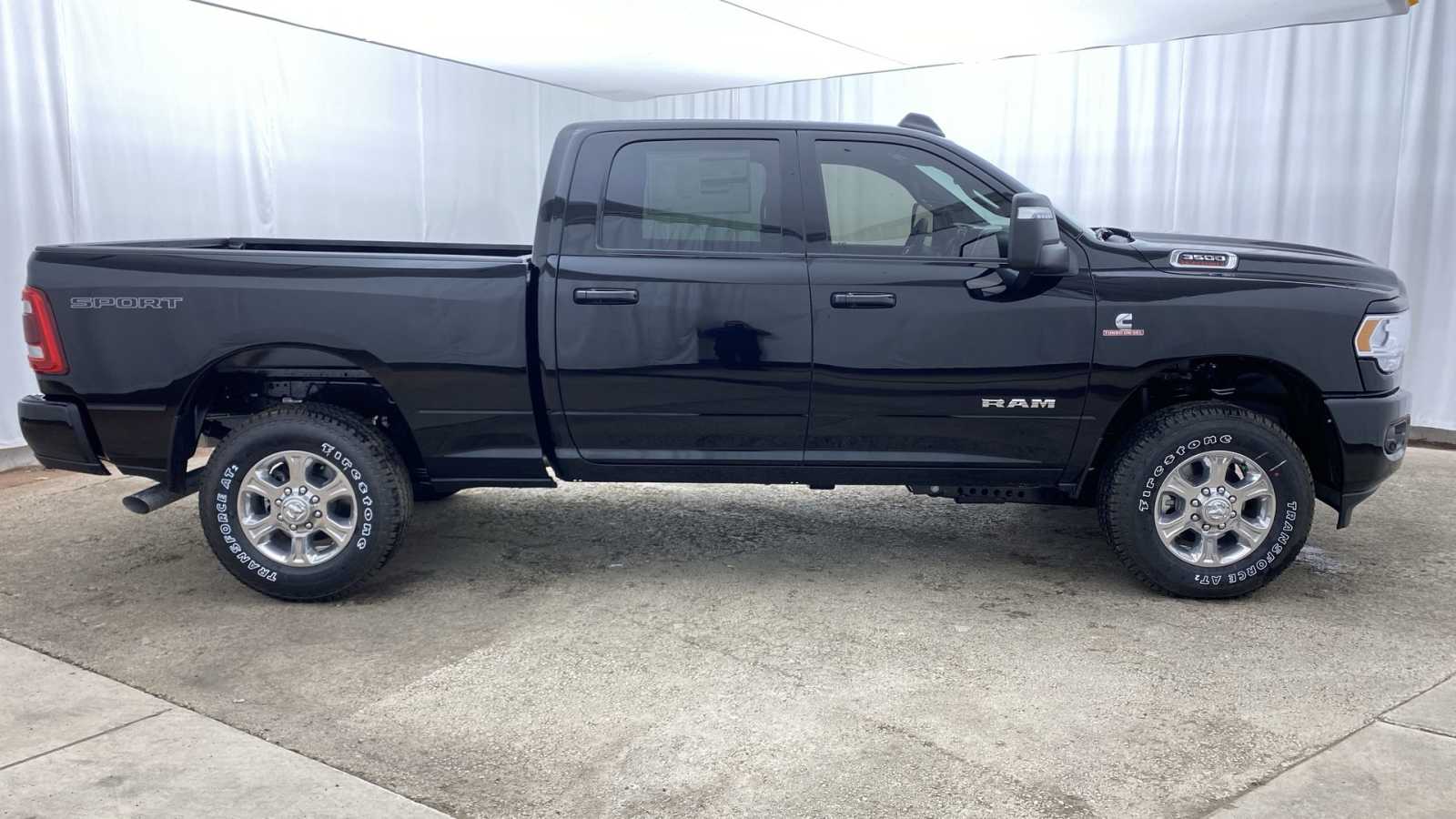 2024 Ram 3500 Big Horn 4x4 Crew Cab 64 Box 35