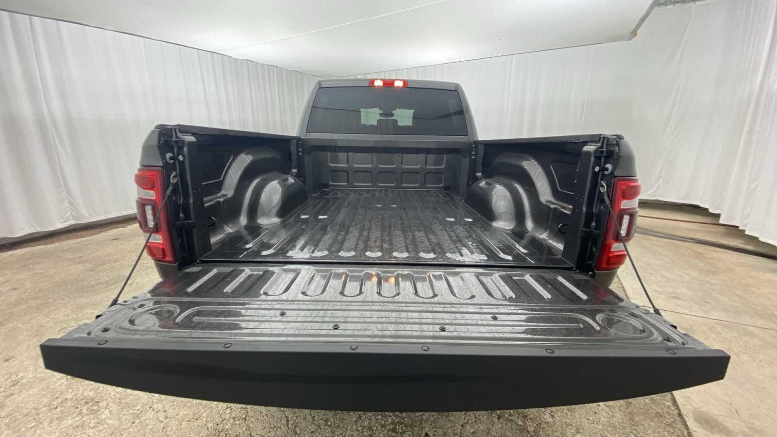 2024 Ram 3500 Big Horn 4x4 Crew Cab 64 Box 29