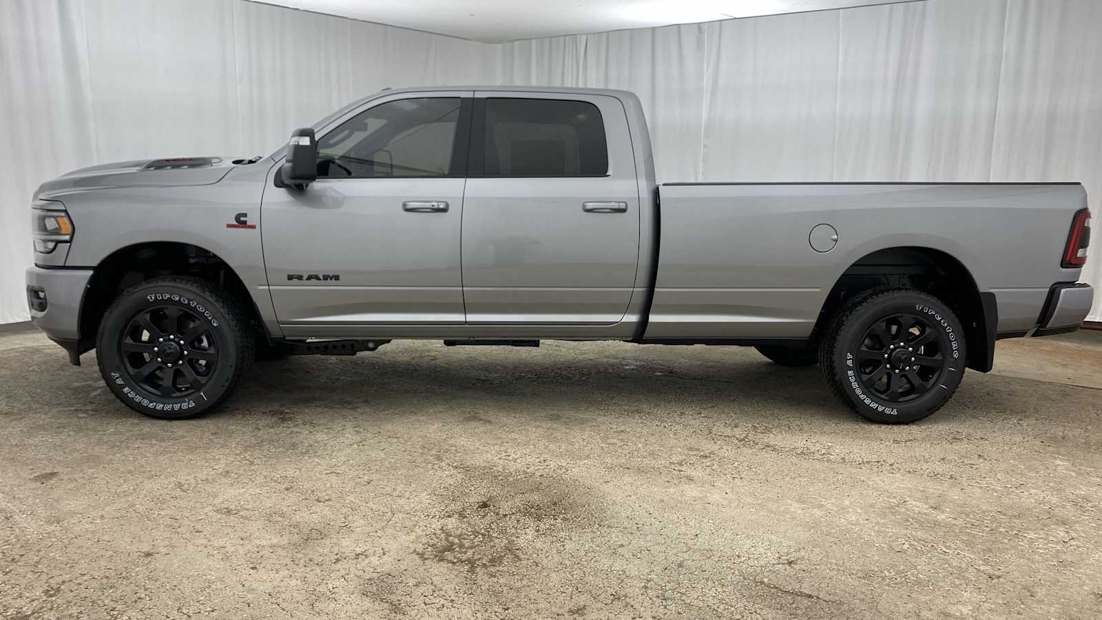 2024 Ram 3500 Laramie 4x4 Crew Cab 8 Box 32