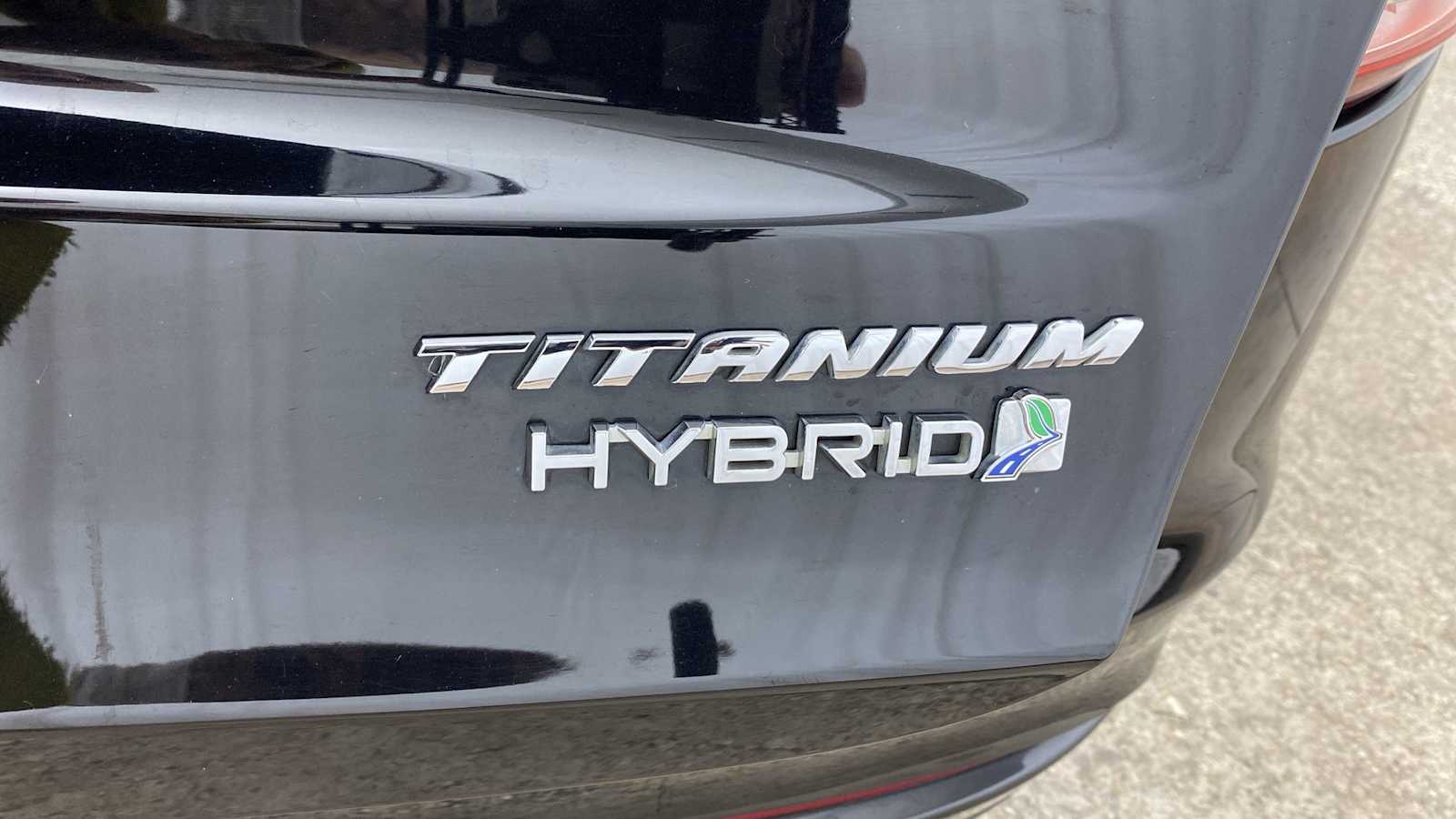 2019 Ford Fusion Hybrid Titanium 28