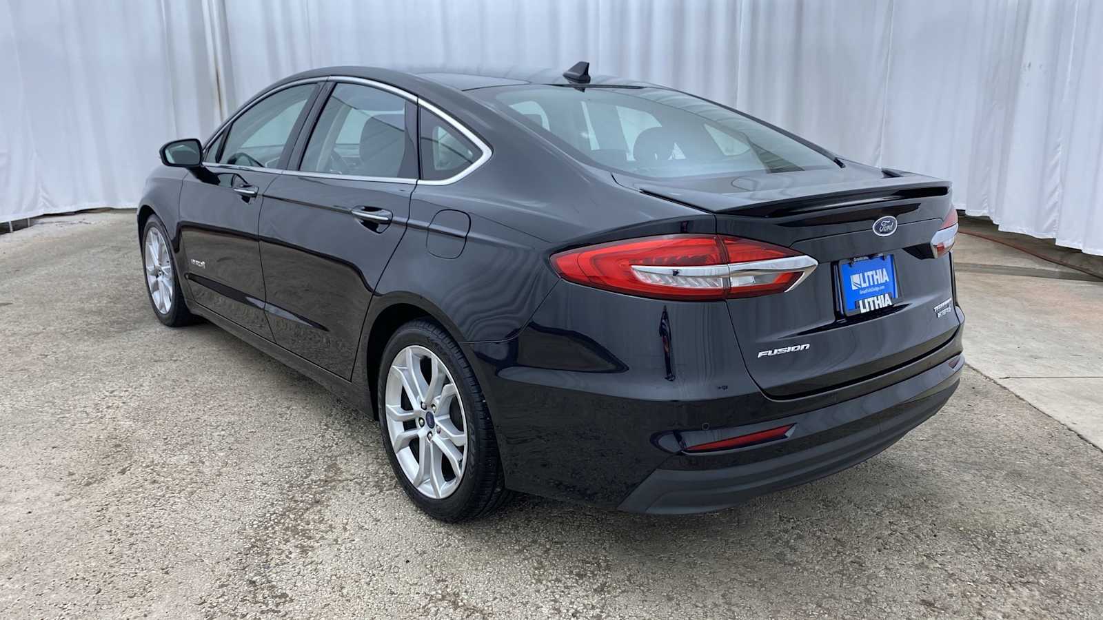 2019 Ford Fusion Hybrid Titanium 33