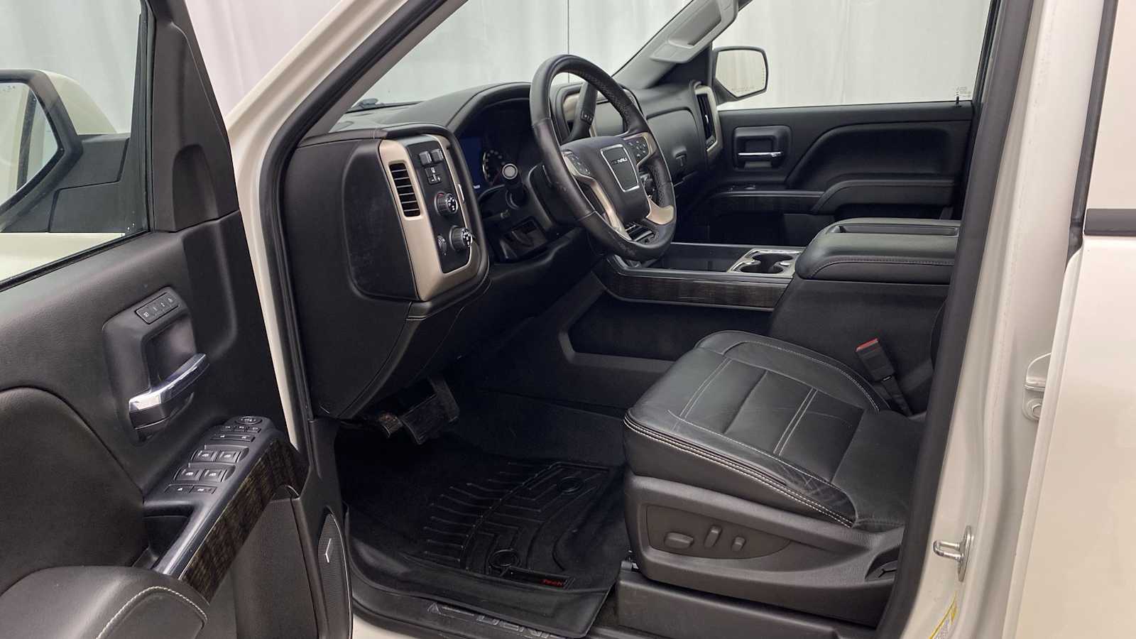 2015 GMC Sierra 1500 Denali 4WD Crew Cab 143.5 2